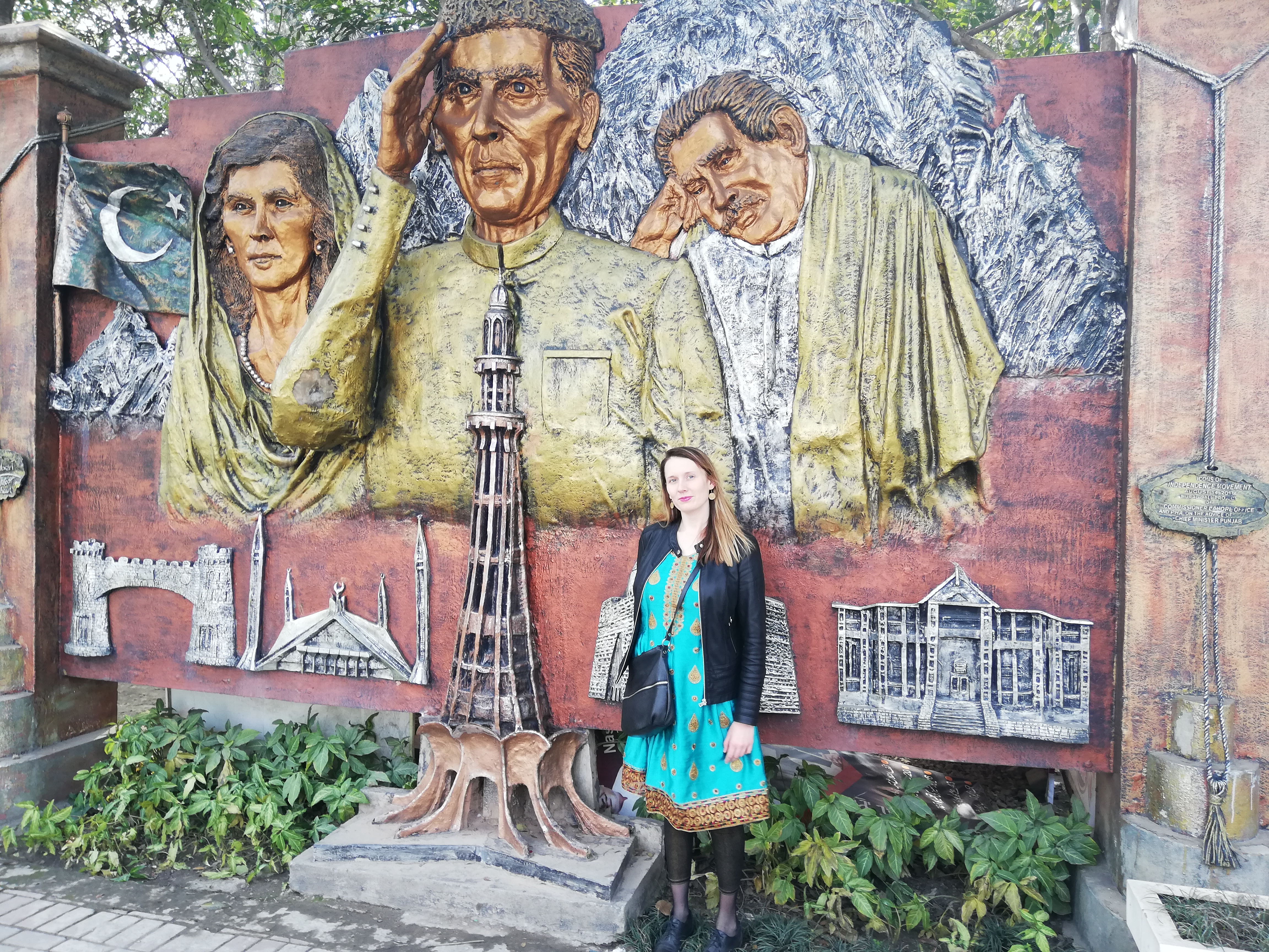 Wall mural featuring founders of Pakistan